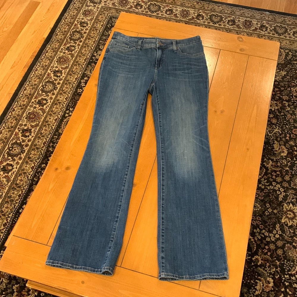 Chico’s Girlfriend So Slimming flare Jeans    0.5(6-S)